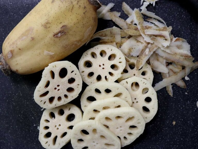 lotuswortel bewerken voor een boeddhistisch recept